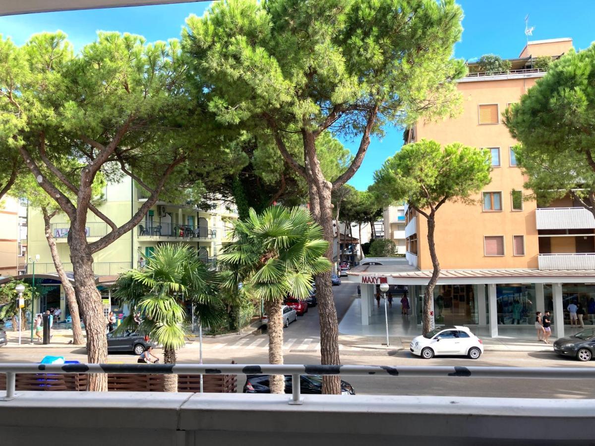 Apartament Sabbiadoro Center Lignano Sabbiadoro Buitenkant foto