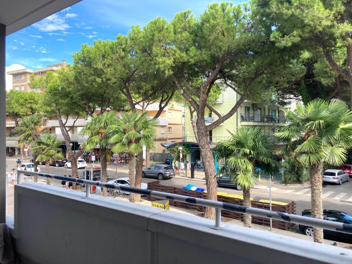 Apartament Sabbiadoro Center Lignano Sabbiadoro Buitenkant foto