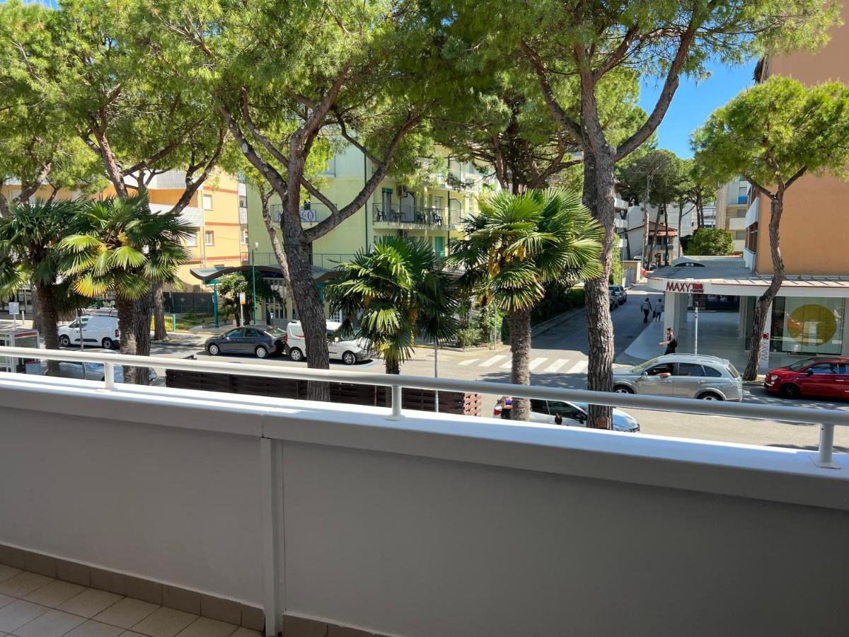 Apartament Sabbiadoro Center Lignano Sabbiadoro Buitenkant foto